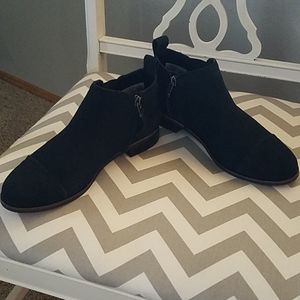 Tom's suede booties